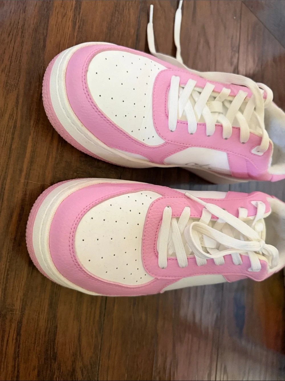 ALO Yoga White and Pink Low-Top Sneakers